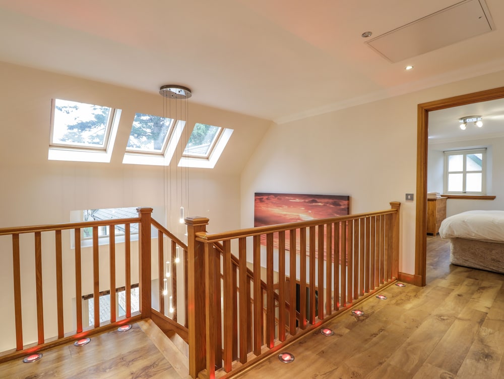 1 The Coach House