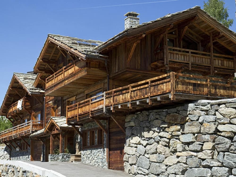 Chalet in Les Deux Alpes With Heated Pool