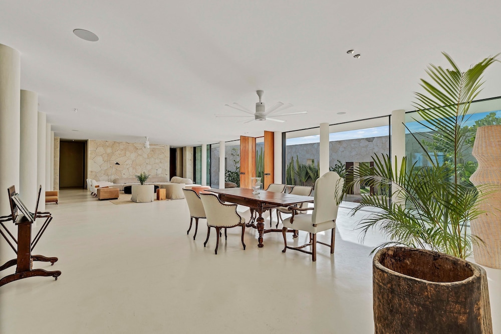 Magnificent 5BR Modern Tropical Villa With Pool