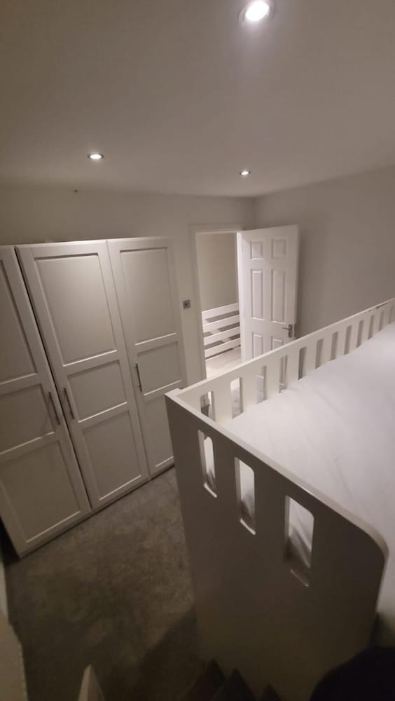 3 Bedroom, Sleeps 6, Free Parking