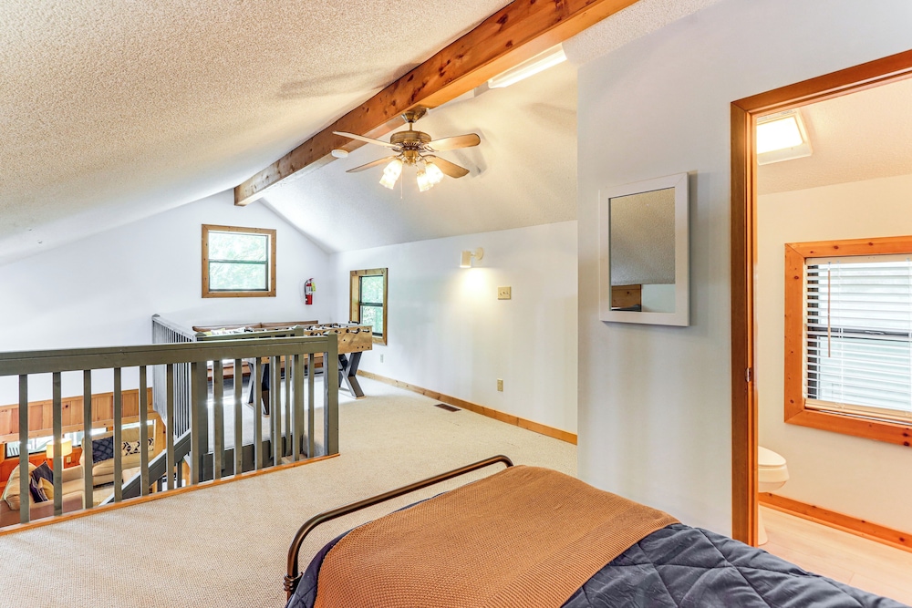 Cartecay River Retreat w/ Yard & Screened Porch!