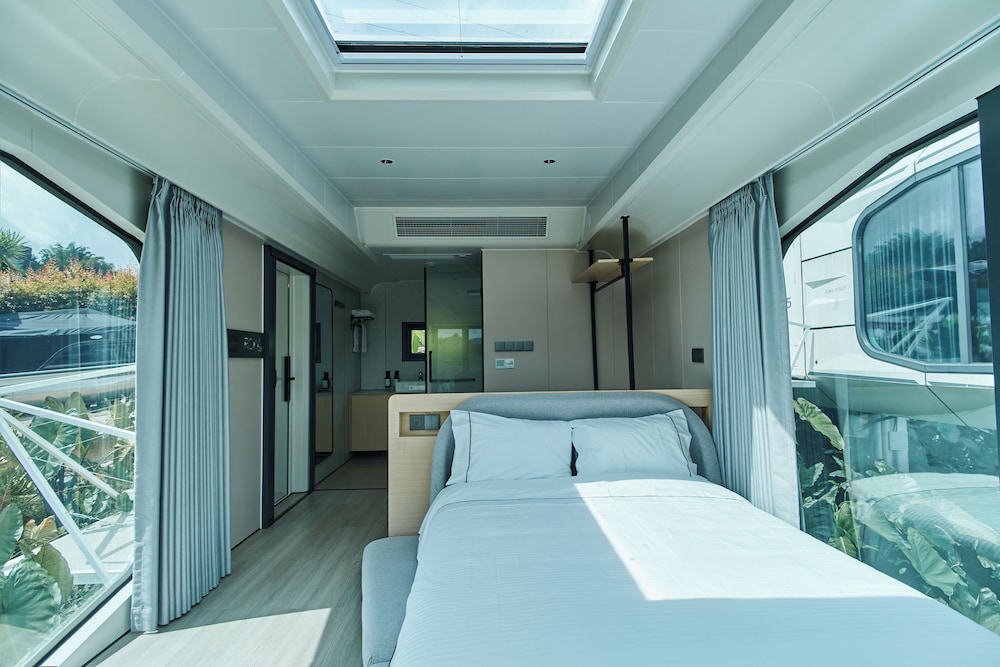 Roka Hotel