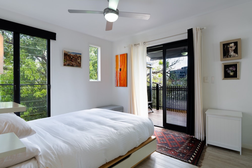 Sophisticated 2-bed Home With Alfresco Dining
