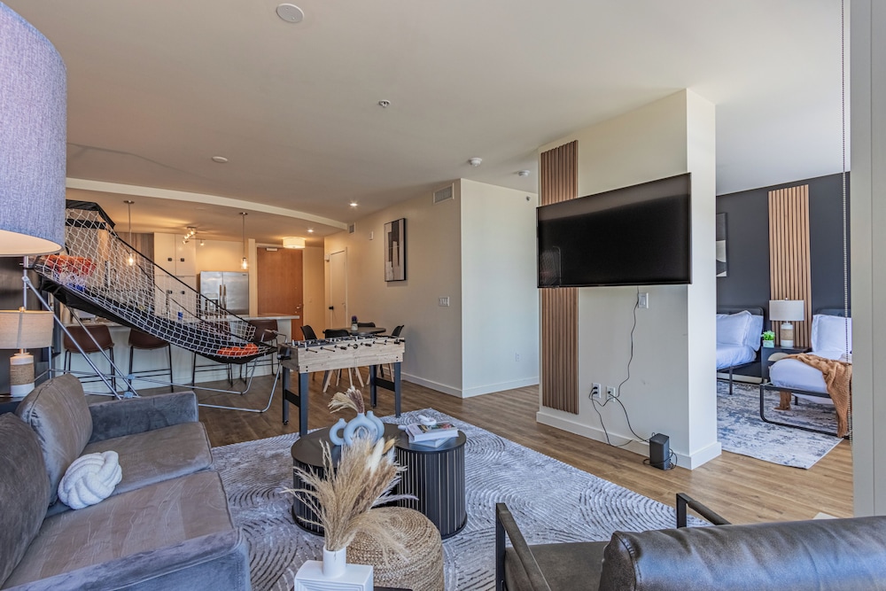 ROVE LIVING/KL - 44 Monroe