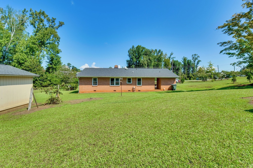 8 Mi to Clemson: Peaceful Family Home w/ Yard