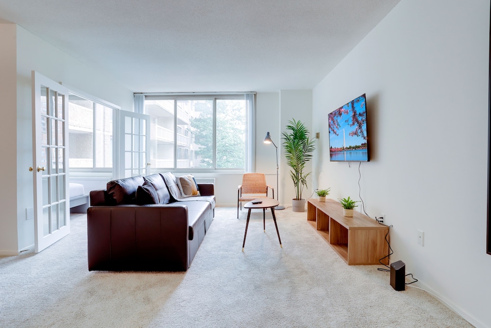 Prime Crystal City Apartments