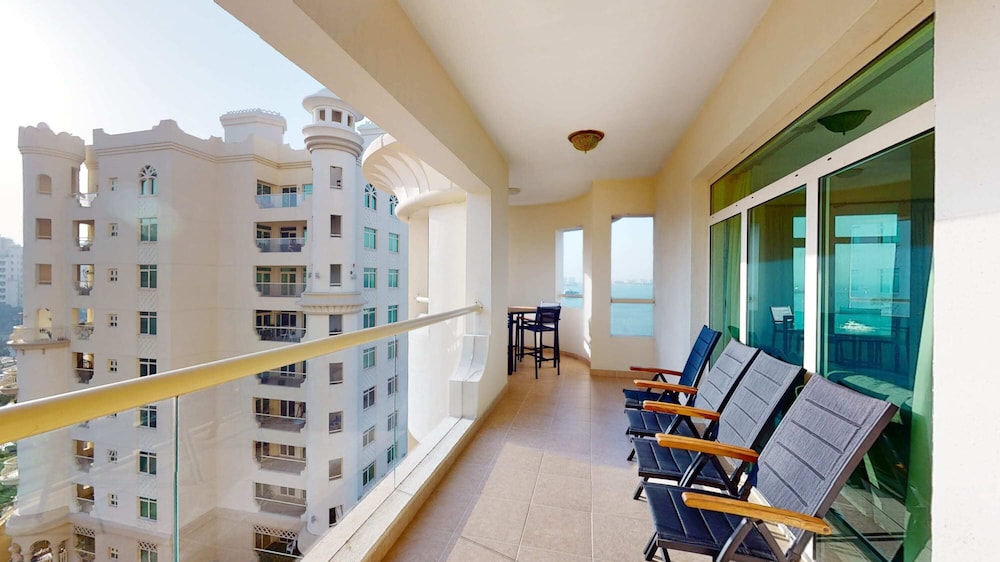 Al Dabas Beach Views 3BD Sleeps 6 Beachfront Beach Pool Access