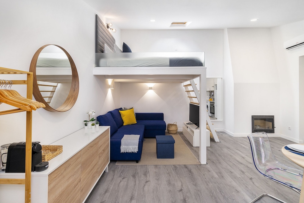 Urban Escape: 1-Br W/Mezzanine Near Campo Ourique
