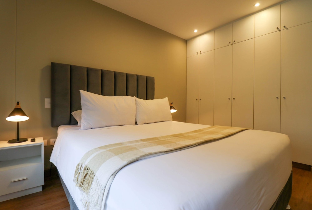 w Monochromatic 2BR w Terrace in Miraflores