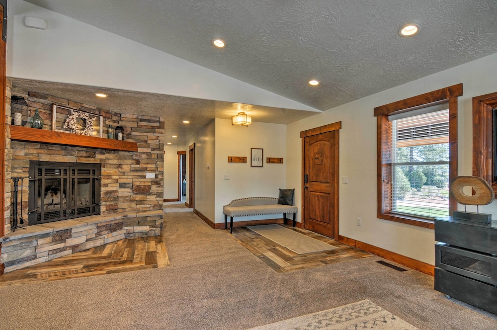 Luxe Home ~ 2 Mi to Bryce Canyon National Park! view 5