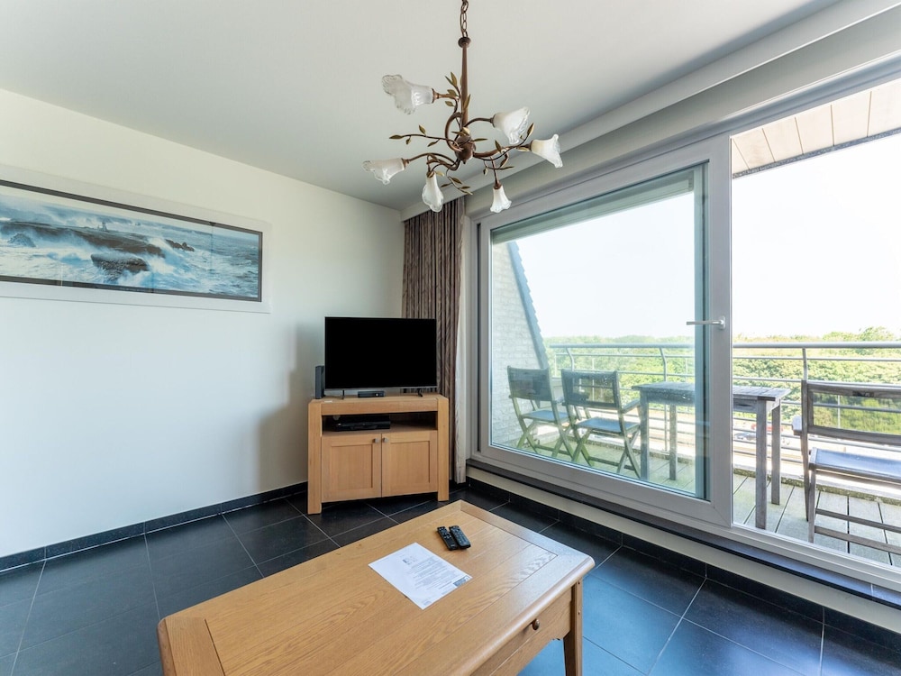 Bright Coastal Stay in Bredene