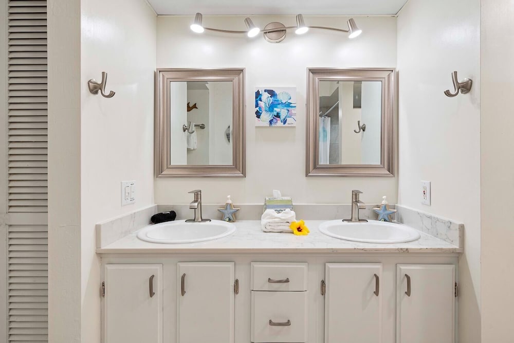 Oceanfront Complex - No Stairs - AC - Wifi - Vrkcv