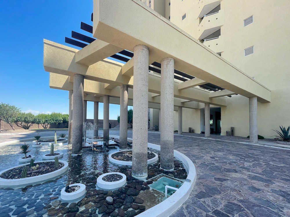 Hidden Gem Condo With Pools Private Beach