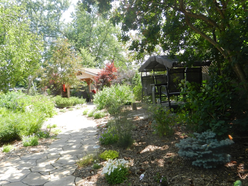 A Garden Stroll B&B