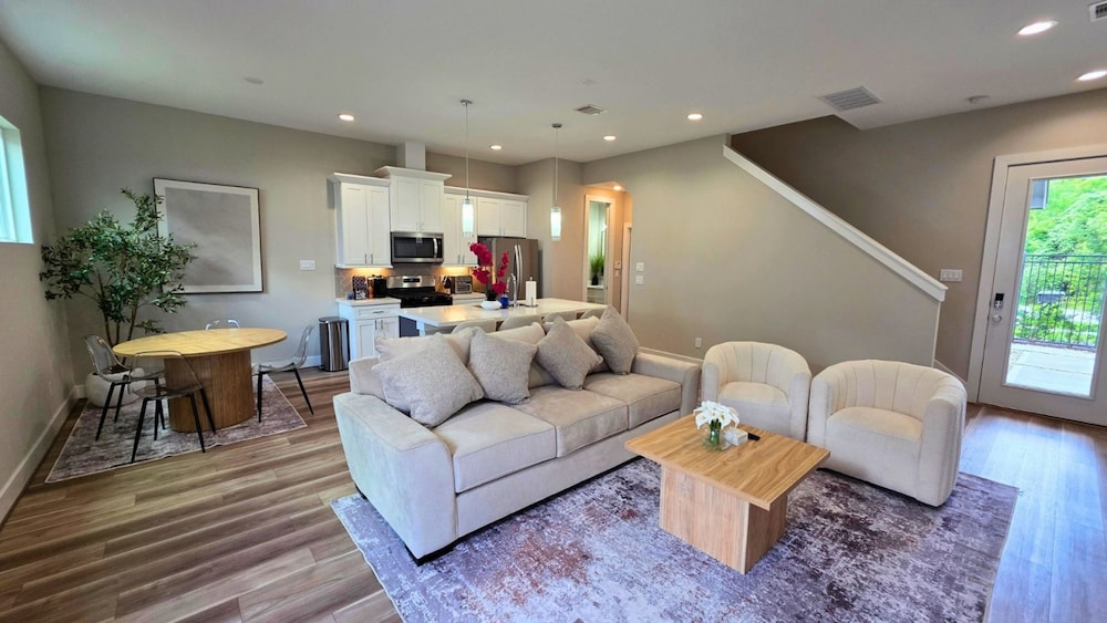 North Houston Comfort 3BR Near Downtown IAH