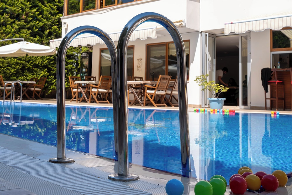 Cunda Giritlioğlu Otel Yetişkinlere Özel +12 - Image 87