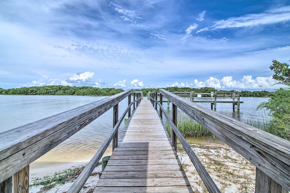 Walkable Beachfront Retreat on Cedar Key! view 3
