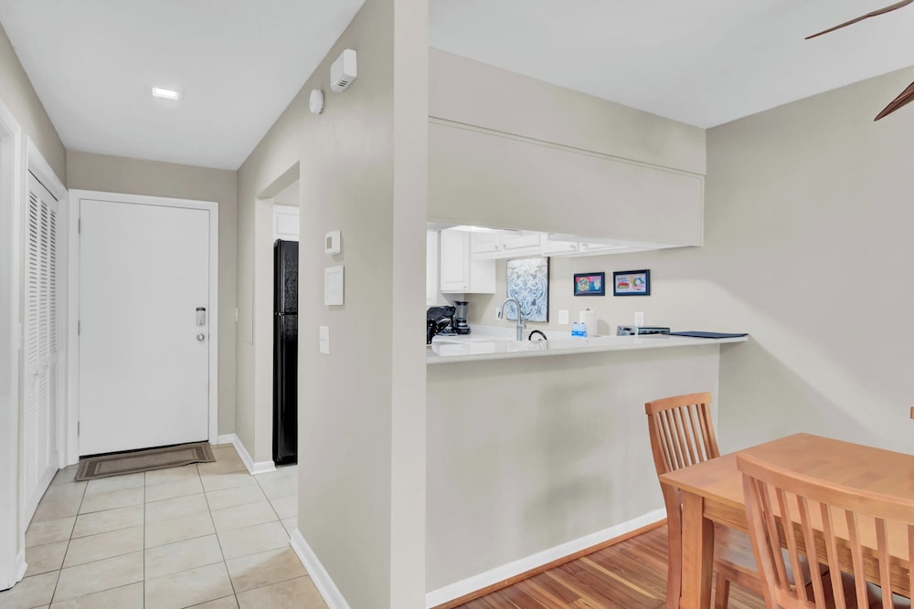 3C Mariners Walk by Avantstay Beach & Pool Access, Enclosed Porch view 5