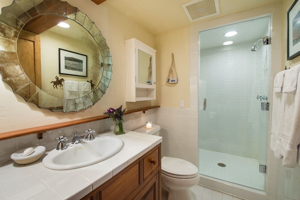 Deluxe 3 & 4 Bedroom Aspen Apartments Next to Silver Queen Gondola view 3