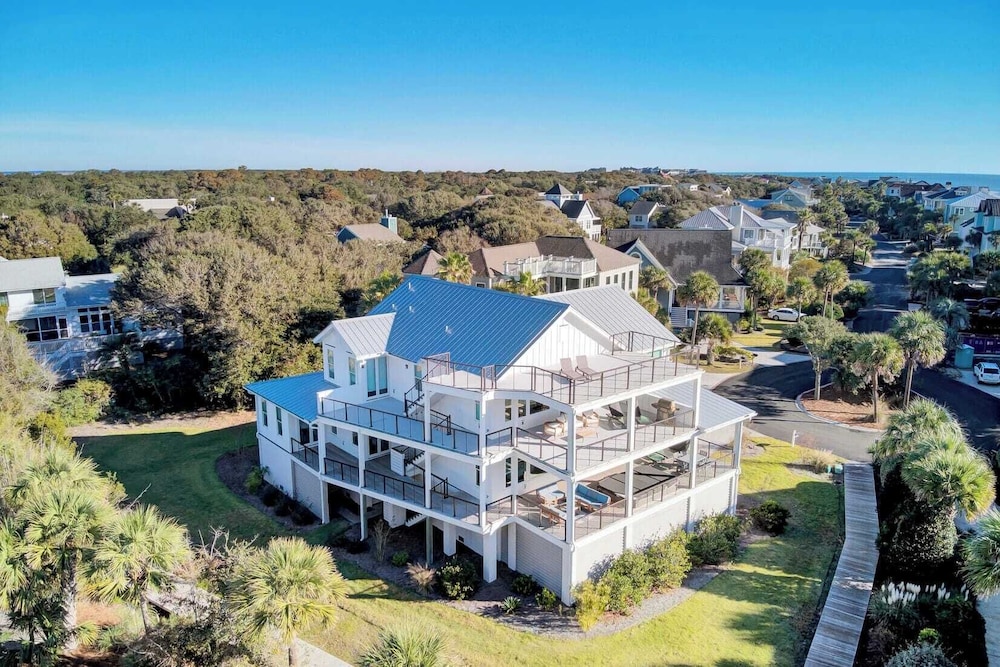 7 Beachwood East by Avantstay Steps to the Beach Ocean Views, Hot Tub, 7bdr