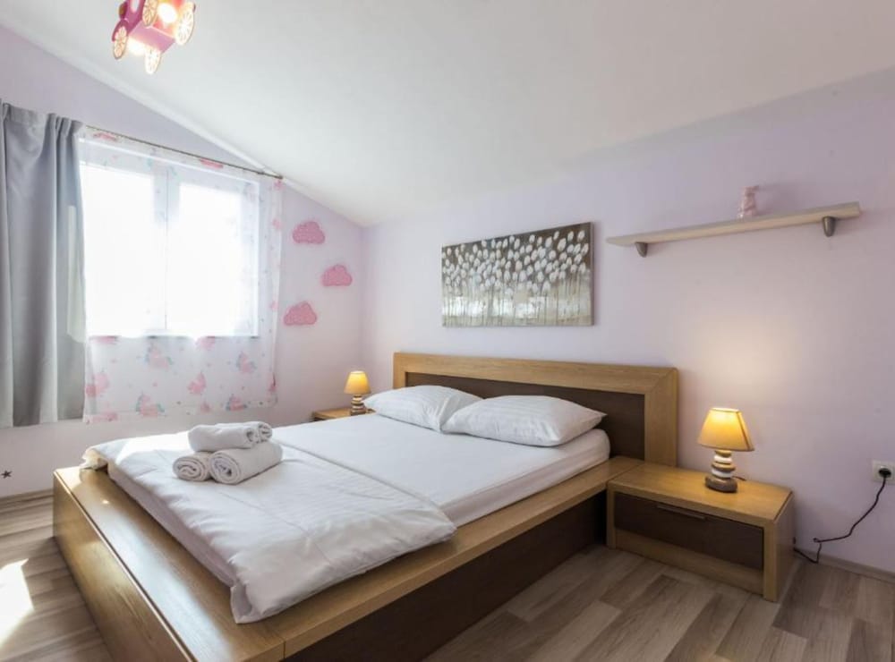 Cozy Three Bedroom Apartment With Terrace in Zadar