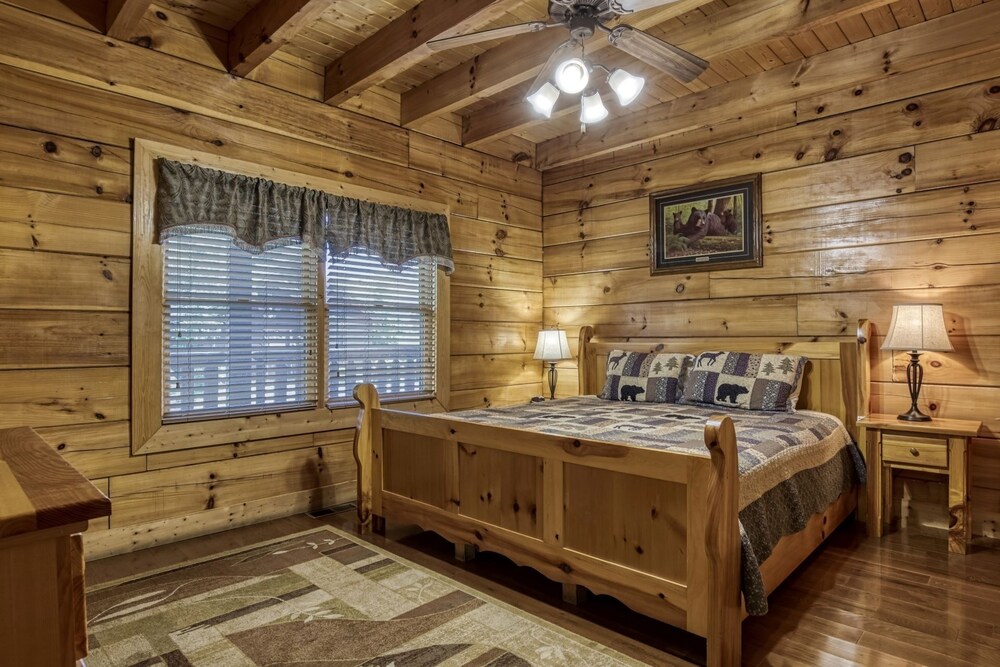 Ern849- Sweet Escape - Great Location! Close To Action! 4 Bedroom Cabin by RedAwning view 2