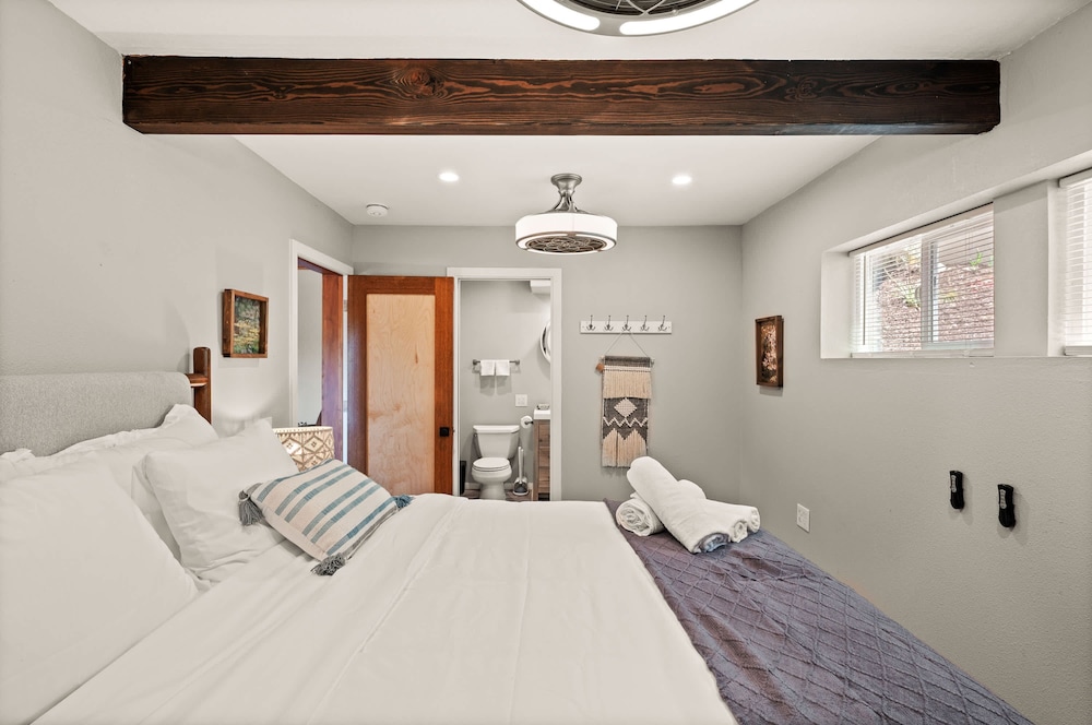 Mountain View Family Retreat w Game Room Scenic Decks