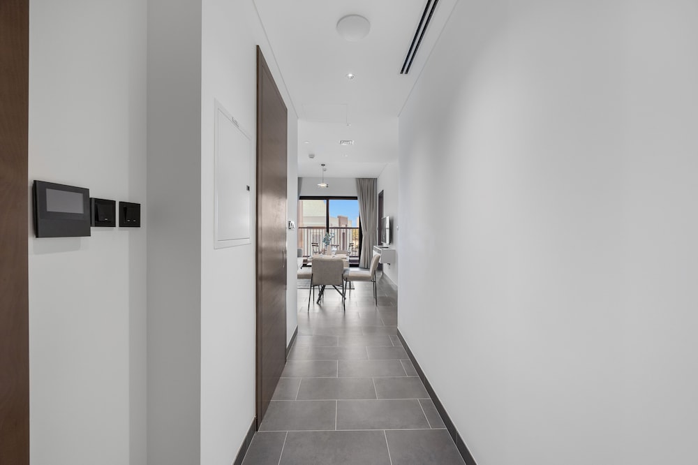 Modern 1BR with Balcony Sobha Hartland