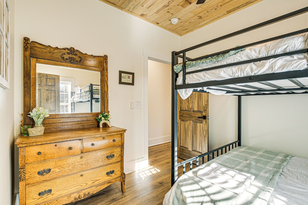 Family-friendly Barndominium Near Greenville!