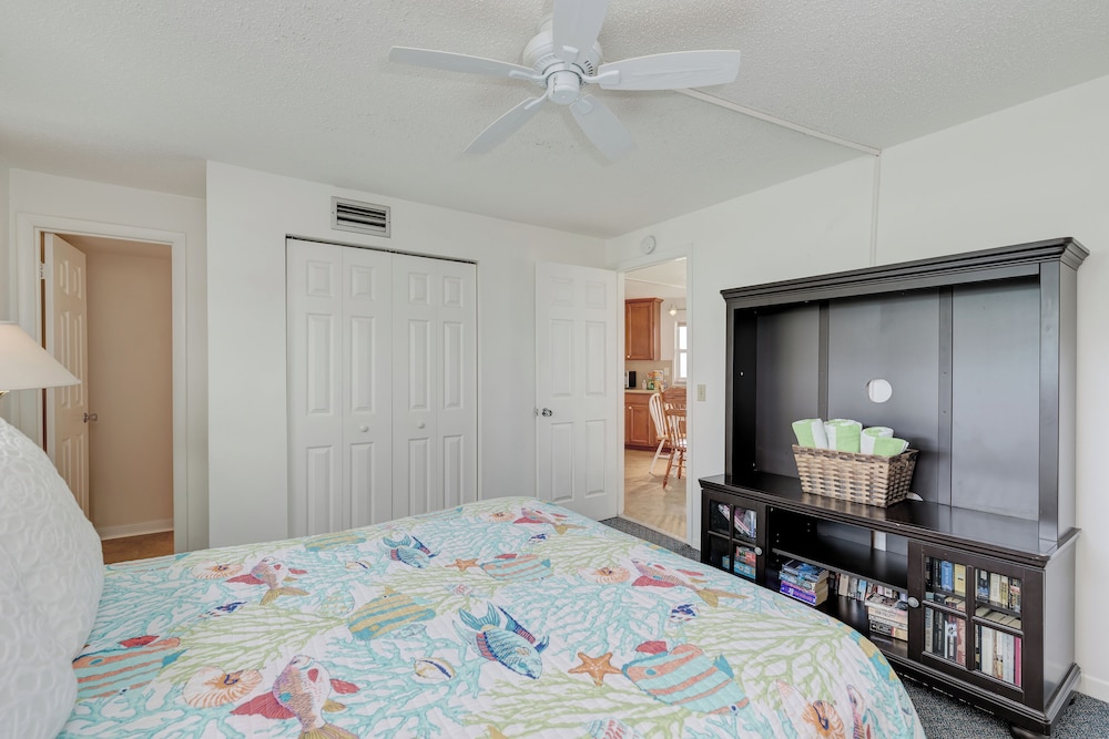 Anna Maria Island Beach Happy-direct Beach Front-1br-1br