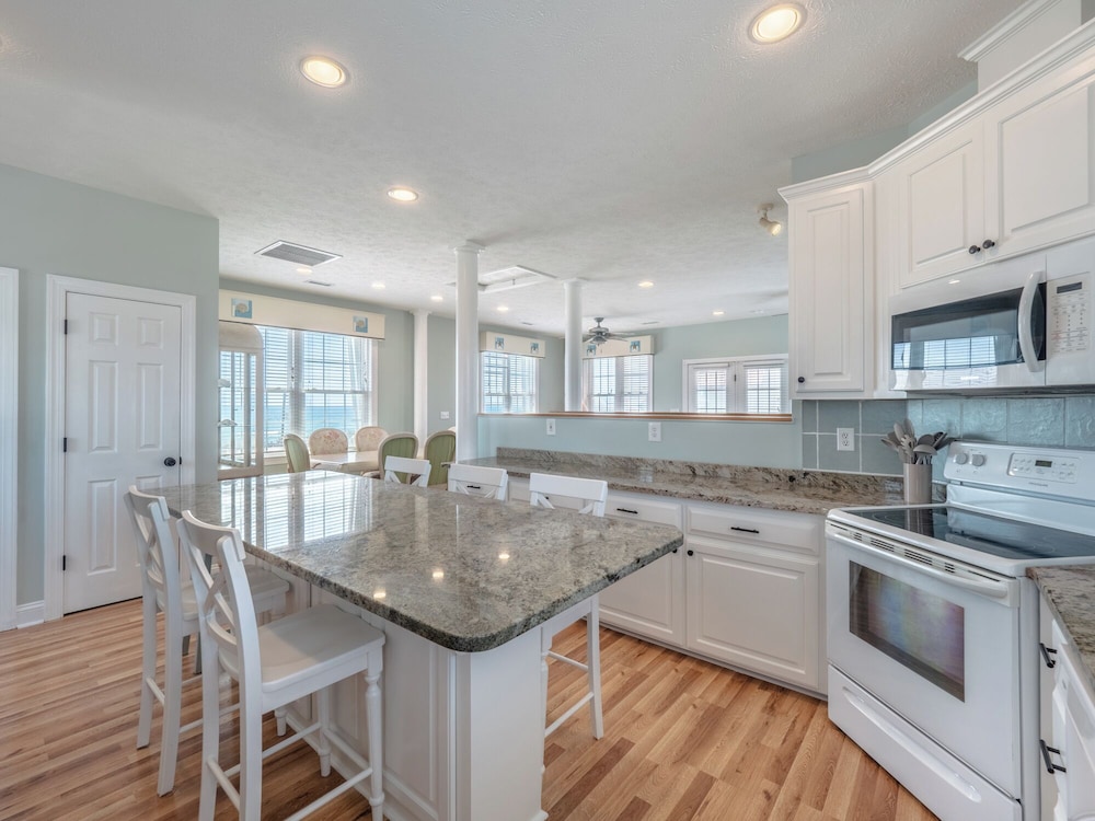 Skipper's Hideout by Topsail Realty