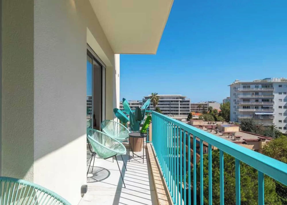 Modern Apartment - 3br- 6P - Palm Beah