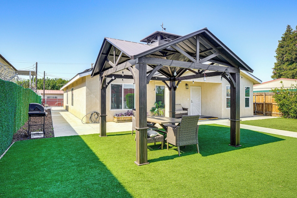 1 Mi to Rabobank Arena: Home w/ Gazebo!