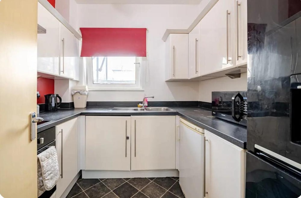 2bed Apt - City Centre With Balcony - Sleeps 6