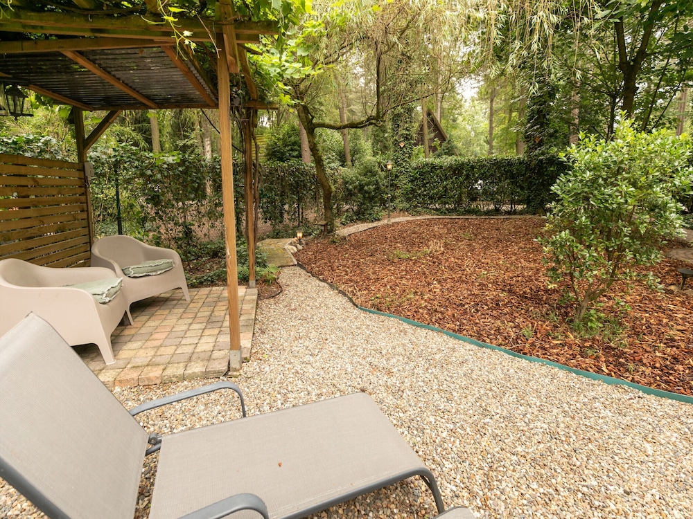 Lanaken Luxe Garden Retreat