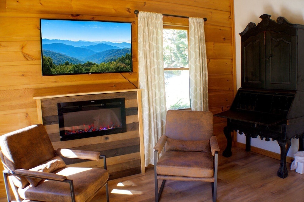 Alpine Air 3 Bedroom Cabin