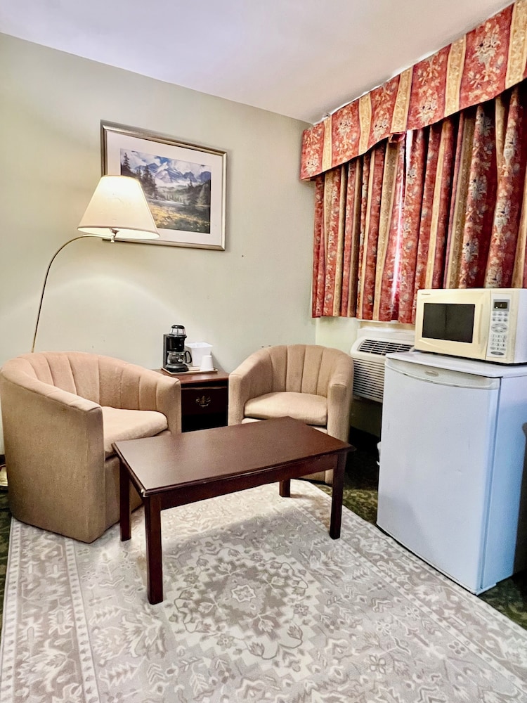 Rocky Mountain Lodge & Suites