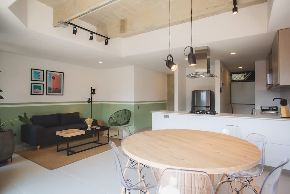 Perfect 3 BR in Laureles in Medell n