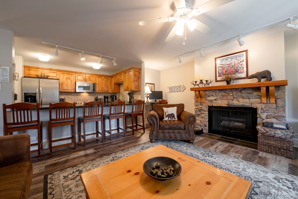 2BR Resort Plaza 5022 Slope-Side Park City Condo, Ideal for Families & Couples