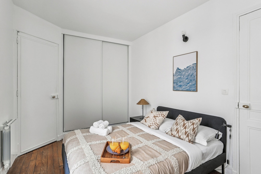 Bright 1BR Steps from Canal Saint-Martin