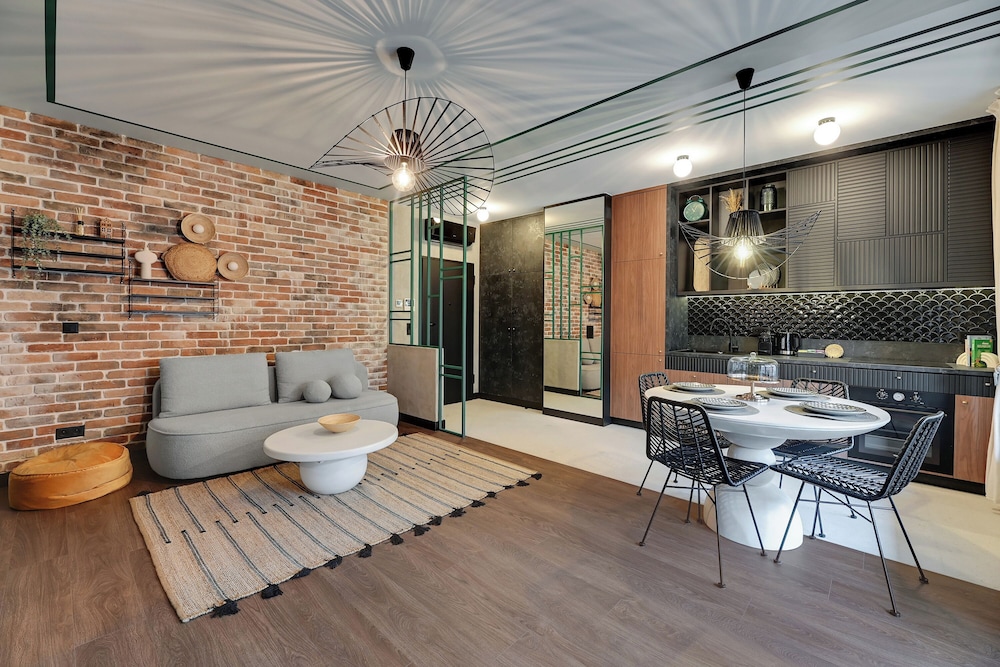 Doki Living - Foodhall & Parking by Downtown Apartments