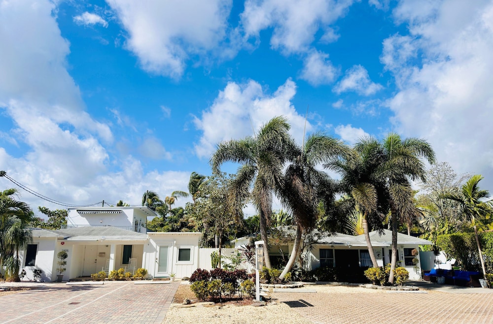 Islands Inn on the Drive - Sunshine 2BD Suite - A0