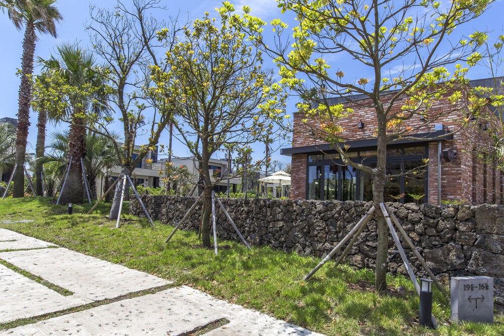 Leeum Island Spa & Pool Villa
