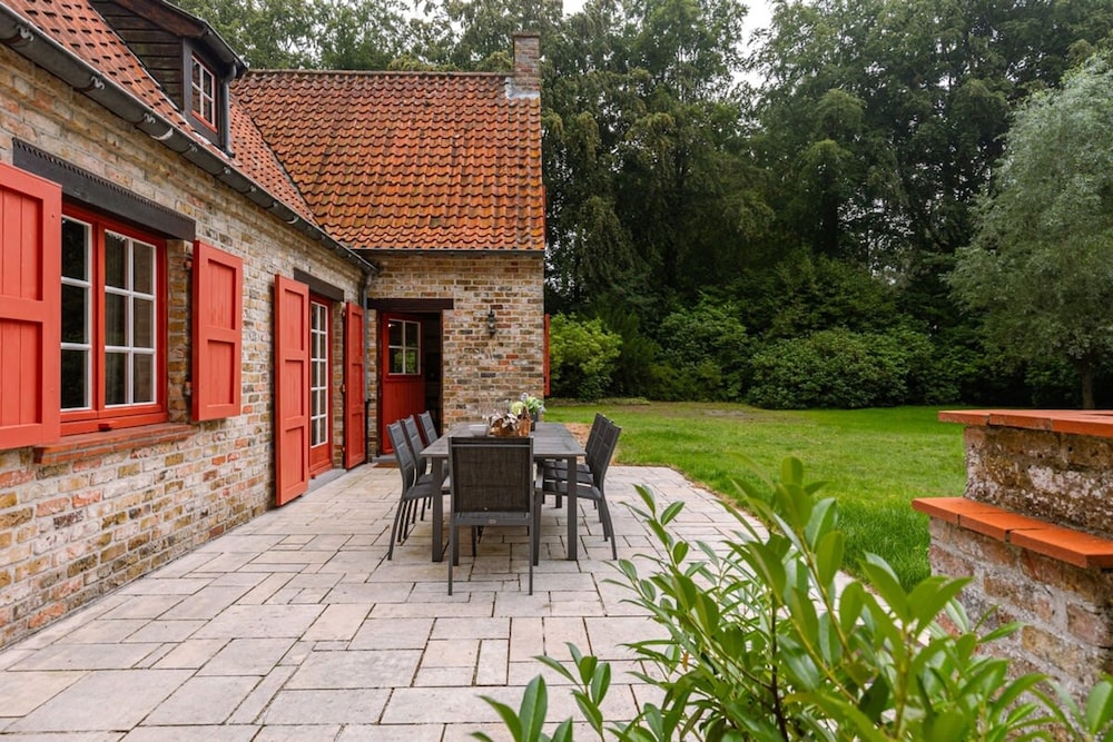Authentic Villa Amore Located Near Bruges