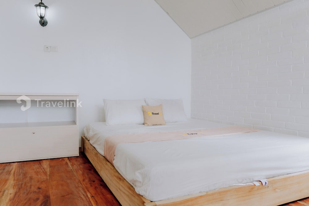 White Cabin By Travelink
