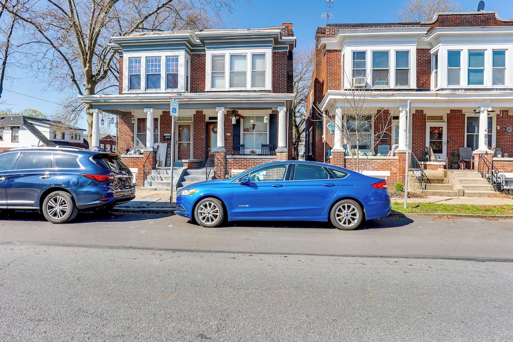 2 Mi to Dtwn: Harrisburg Escape w/ Furnished Deck!