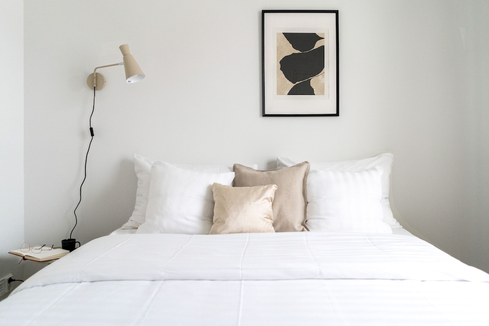 New stylish 1br in the heart of the city view 2