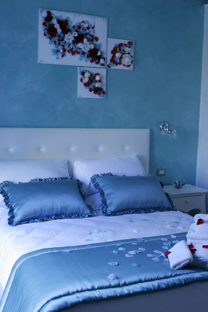 Crystal Rhome Guest House