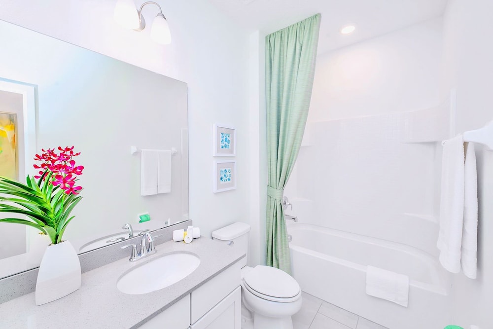 Upstay Mansion w Cinema Games Pool- Sleeps 26
