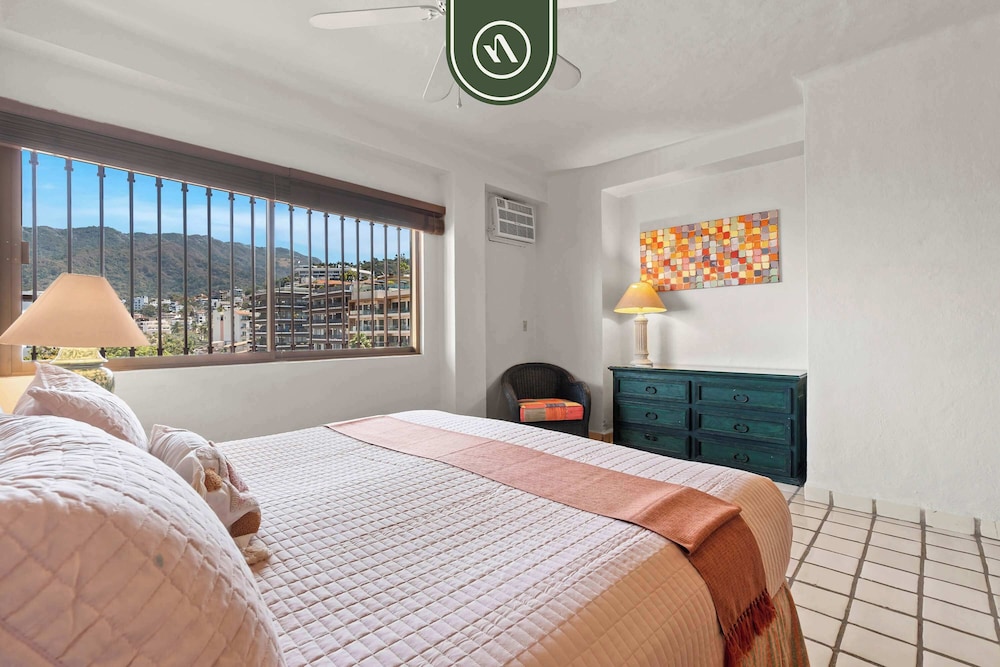 Beachfront Mexican Styled 3 BR Condo in Downtown